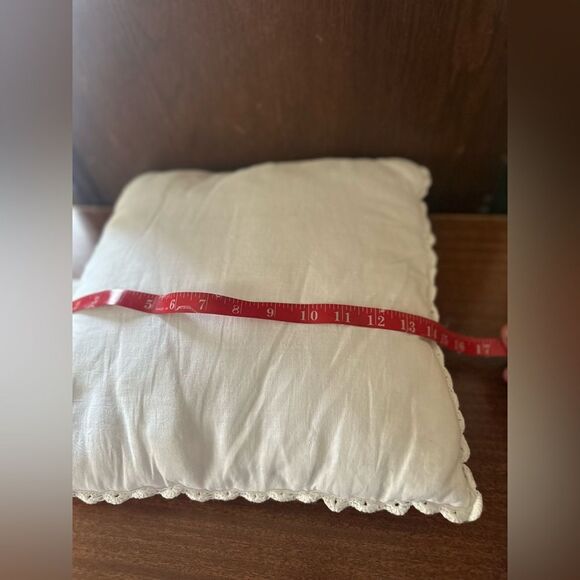 White Crochet vintage Decorative throw Pillow - Picture 5 of 6